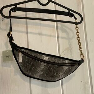 NWT Snake skin print leather Fossil belt bag